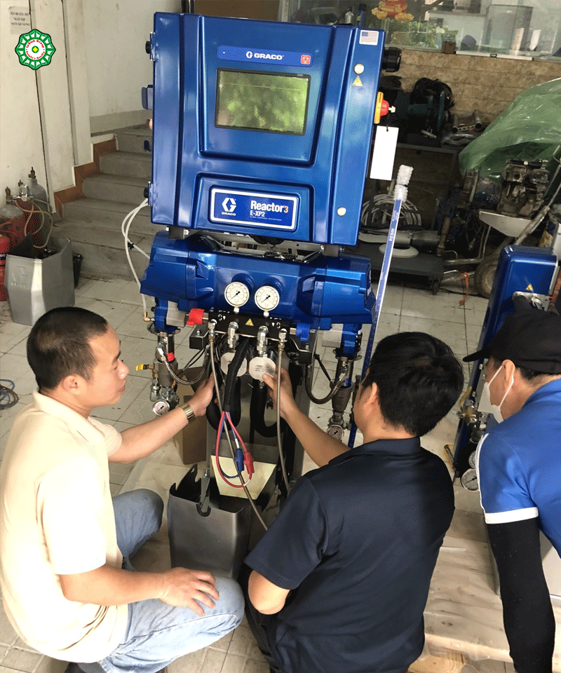 Máy phun sơn Polyurea chống thấm polyurethane cách nhiệt Máy Graco Reactor 3 E-XP2